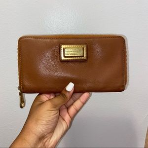 Marc Jacobs brown leather wallet gold zipper
